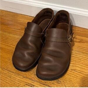 AuroraShoeCo Middle English Slip-On Loafers in Olive